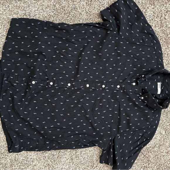 Lot of 3 men’s short sleeve button down shirts from Sonoma. Size XL - Picture 4 of 7